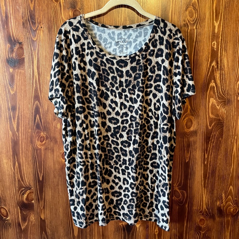 Torrid Woman's 2X Leopard Print Top (2)